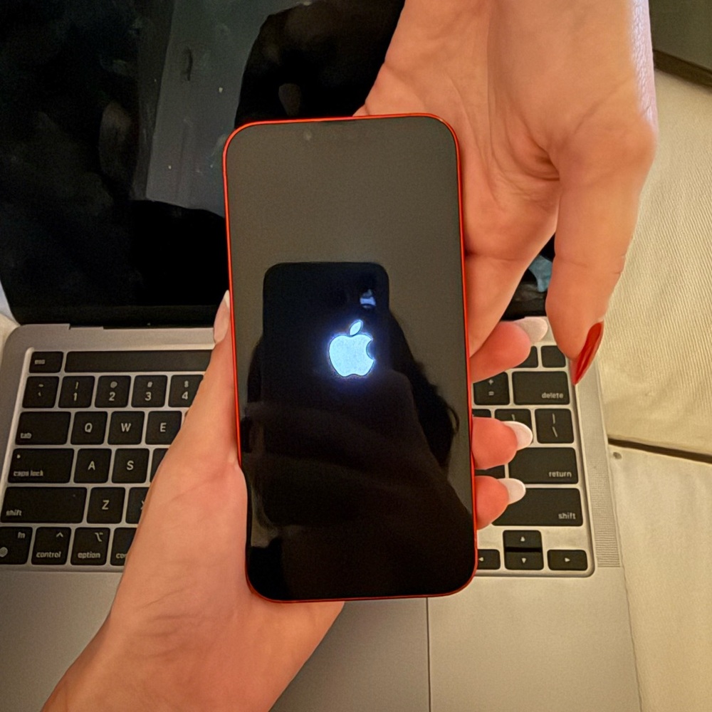 Apple iPhone - Red - Picture 4 of 11
